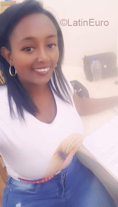 Date this athletic Dominican Republic girl Elis from Hato Mayor Del Rey DO40076