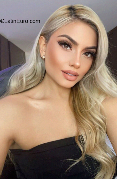 Date this hot Colombia girl Natalia from Bogota CO30673