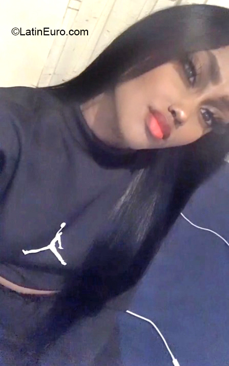 Date this cute Dominican Republic girl Arlenis from Santiago De Los Caballeros DO40102