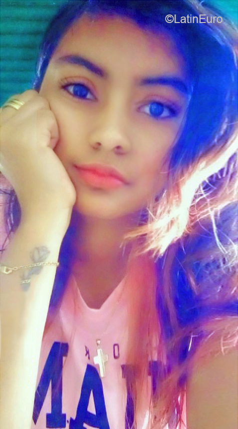 Date this gorgeous Venezuela girl Alejandra from Valencia VE4025