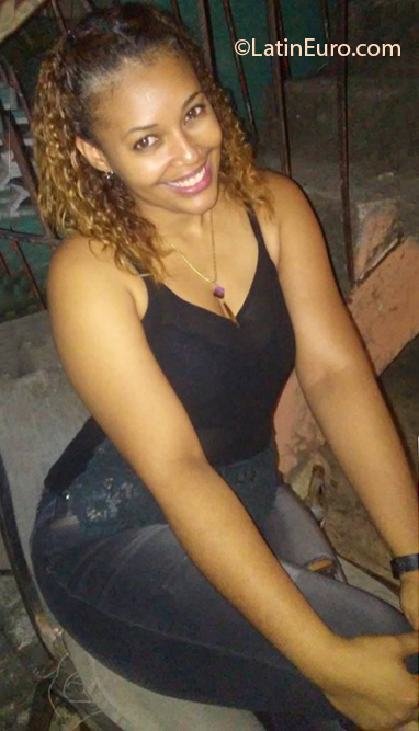 Date this sensual Dominican Republic girl Ana Lucia from Santo Domingo DO40582