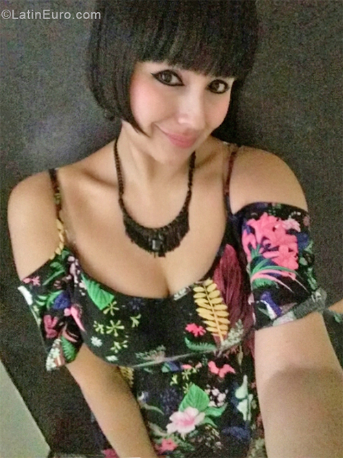 Date this nice looking Argentina girl Pim from Buenos Aires AR784