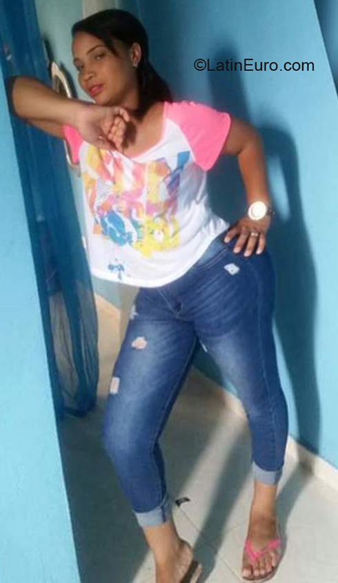 Date this gorgeous Dominican Republic girl Clarisa from Santiago DO40150