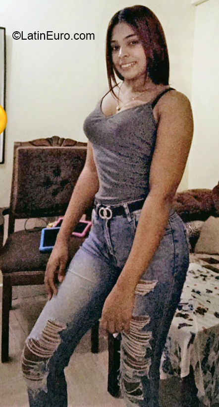 Date this tall Dominican Republic girl Vianelys from Santiago DO40227