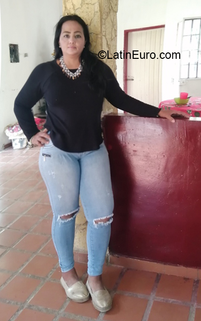 Date this charming Venezuela girl Lachina from Barquisimeto VE4046