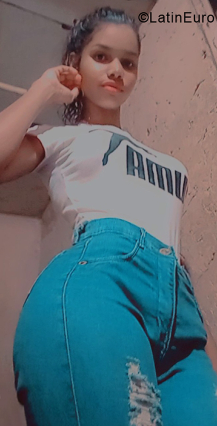 Date this stunning Venezuela girl Isaha from Ojeda VE4269