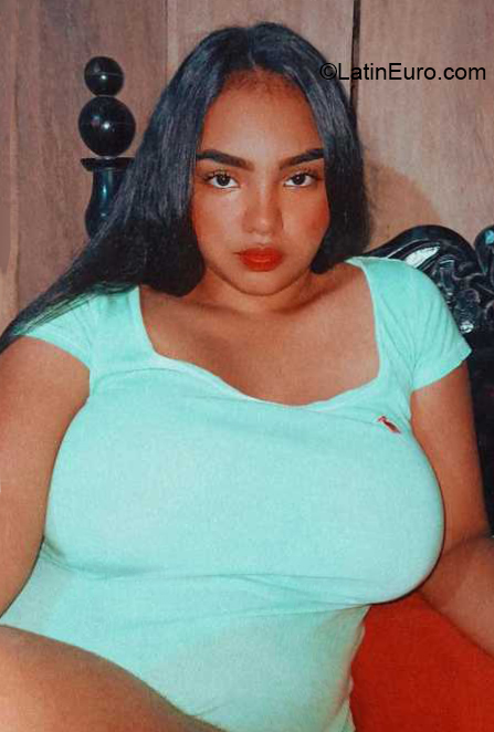 Date this charming Colombia girl Dakota from Medellín CO31229