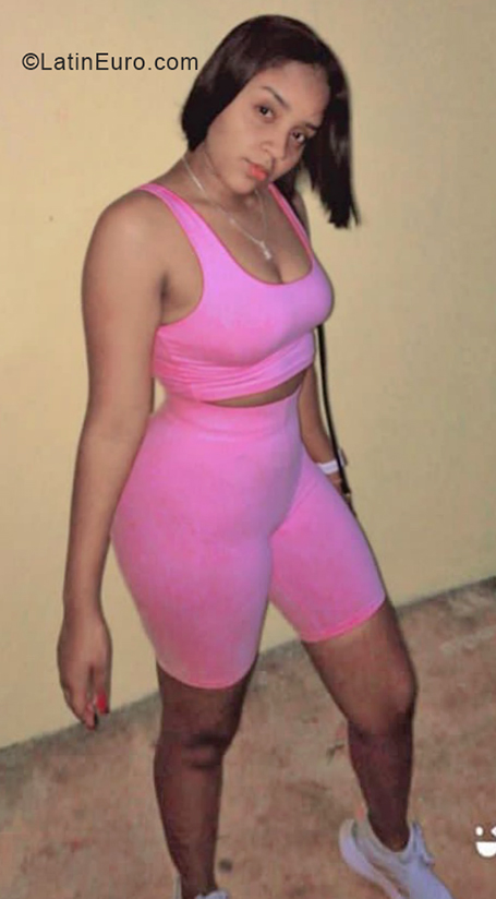 Date this exotic Dominican Republic girl Heily from Santo Domingo DO40181