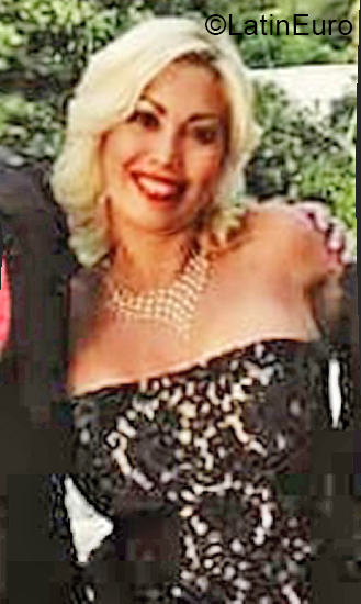 Date this voluptuous Venezuela girl Meraury from Caracas VE4058