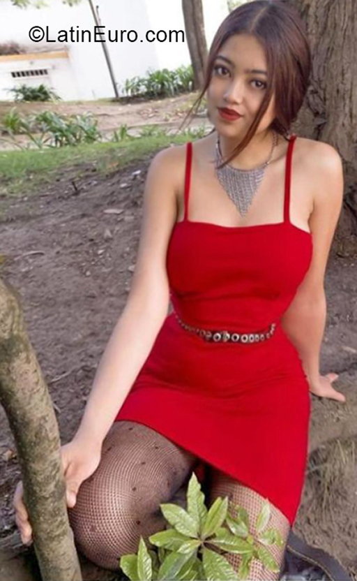 Date this georgeous Colombia girl Valentina from Bogota CO30799