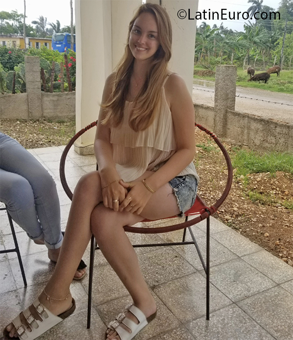 Date this foxy Cuba girl Liliana from Camaguey CU792