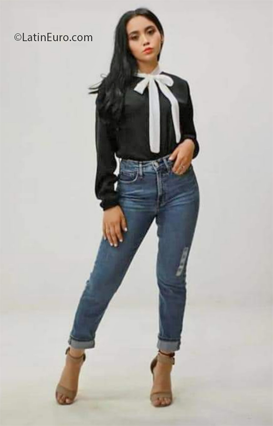 Date this voluptuous El Salvador girl Guadalupe from La Libertad SV172