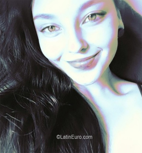 Date this pretty Colombia girl Andrea from Chia CO30828