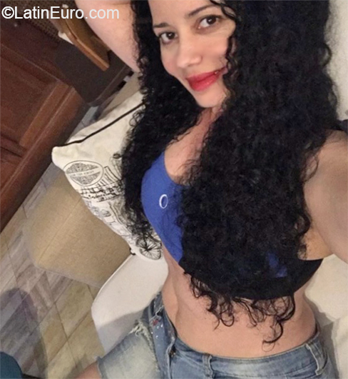 Date this hot Argentina girl Neidy from Belgrano AR796