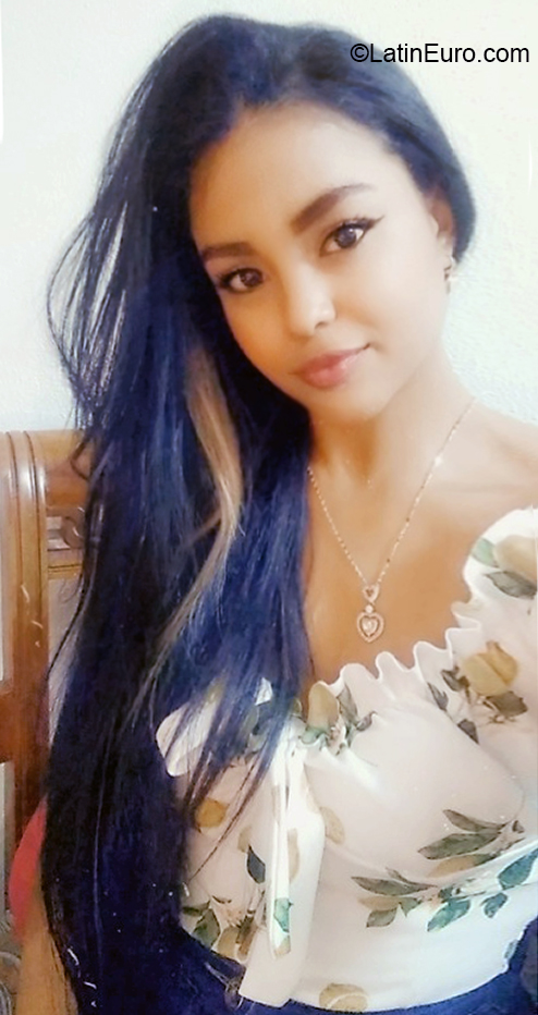 Date this foxy Venezuela girl Esmeralda from Caracas VE4158