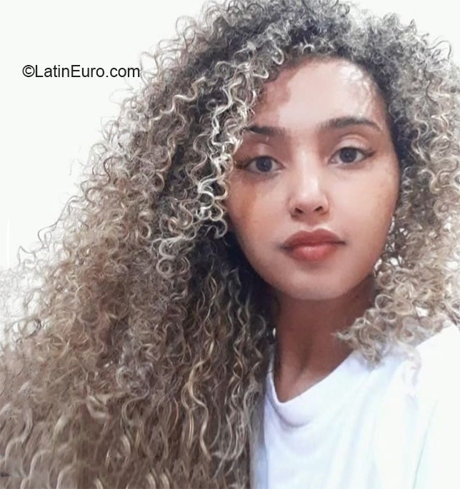 Date this georgeous Brazil girl Flavia from Belo Horizonte BR11452
