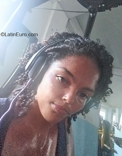 Date this young Brazil girl Amanda from Salvador BR11454