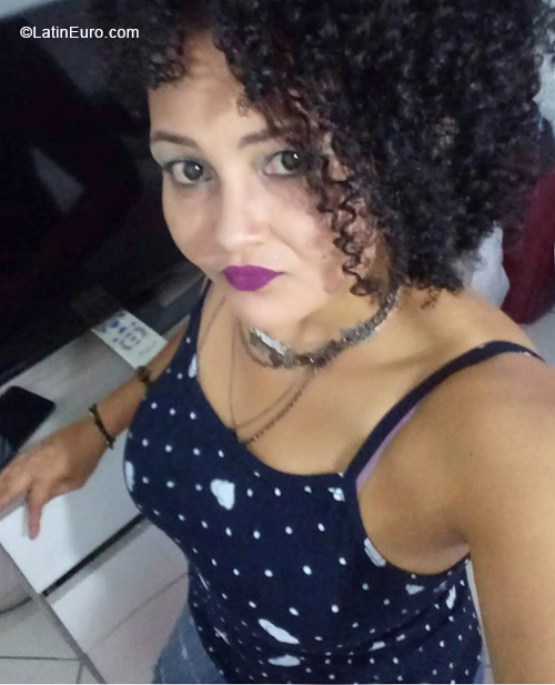 Date this good-looking Brazil girl Ana Claudia from Ilheus BR11466