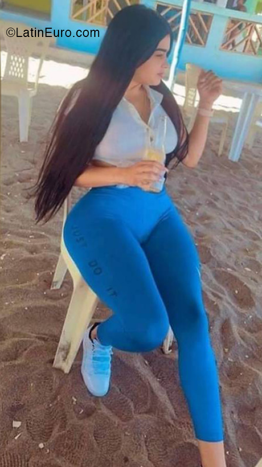 Date this happy Dominican Republic girl Yoadelis from Santo Domingo DO40255