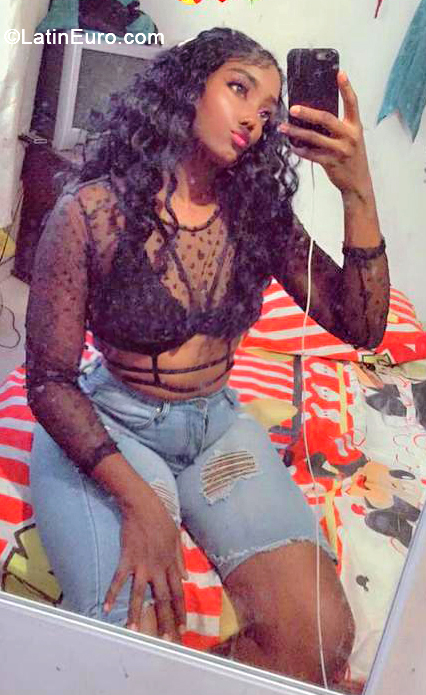 Date this nice looking Colombia girl Nayibe from Cali CO31888