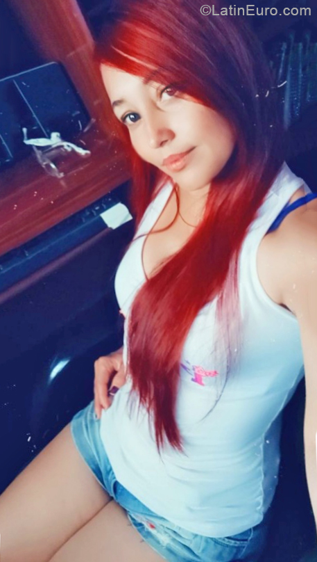 Date this pretty Venezuela girl Francys from Valencia VE4091