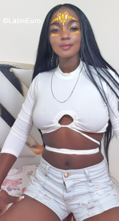 Date this nice looking Colombia girl Nina from Cali CO30937