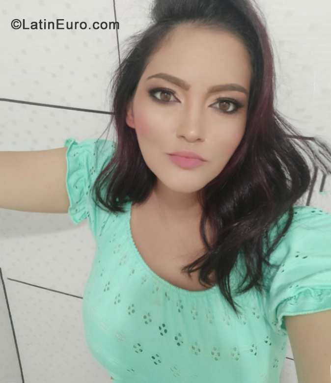 Date this nice looking Brazil girl Tatiane from Belo Horizonte BR11491