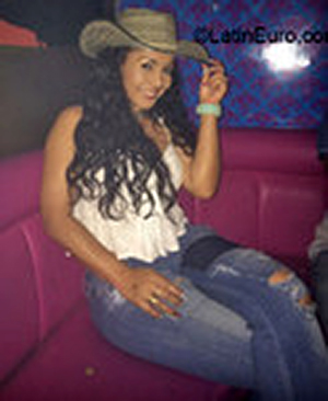 Date this nice looking United States girl Betty from Queens US21460