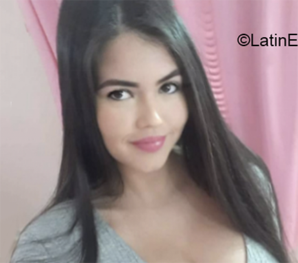 Date this hard body Cuba girl Danilka from Holguin CU813
