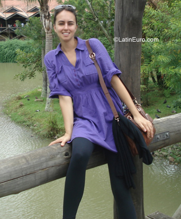 Date this pretty Brazil girl Deb from Porto Alegre BR11506
