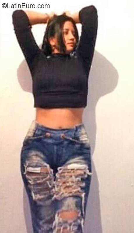 Date this lovely Colombia girl Yezy from Cali CO30988