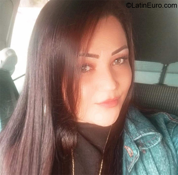 Date this tall Brazil girl Hevary from Colombo BR11520