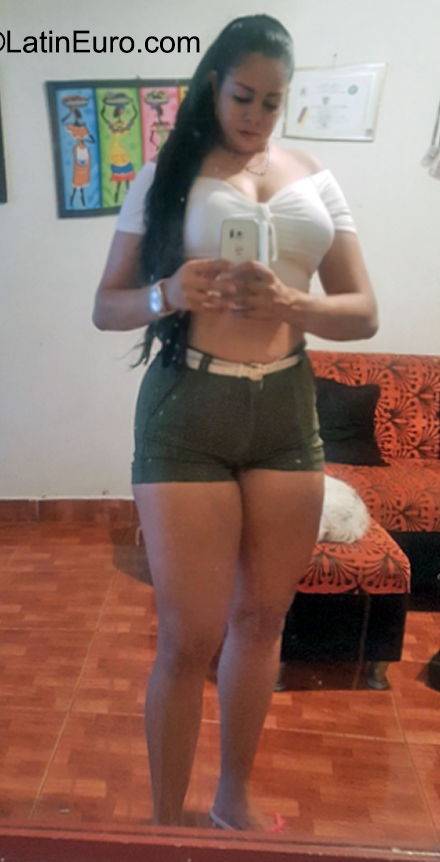 Date this athletic Colombia girl Yuli from Cali CO30991