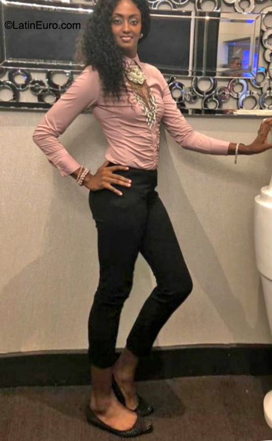 Date this hard body Dominican Republic girl Elizabeth from Santo Domingo DO40305