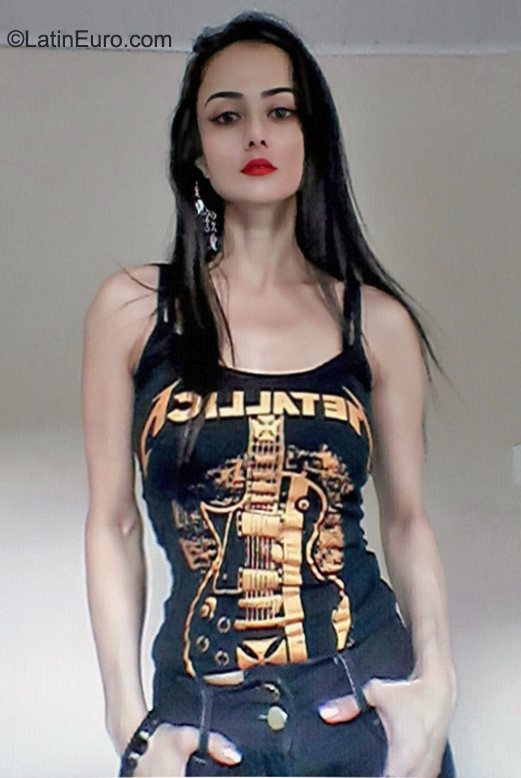 Date this stunning Brazil girl Claudia Miranda from Luna BR11515