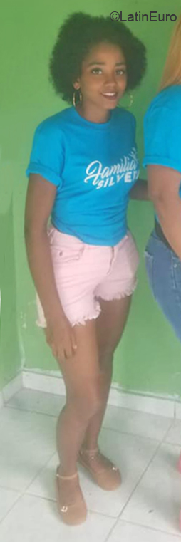 Date this sensual Dominican Republic girl Cristin from Santo Domingo DO40334