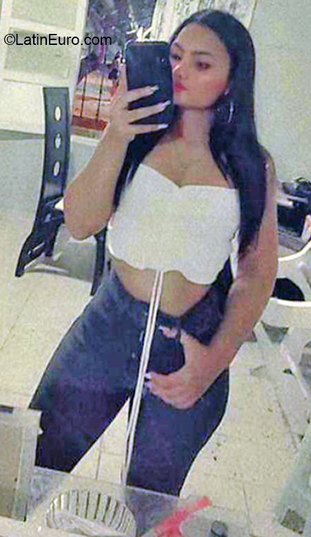 Date this attractive Colombia girl Milagros from Barranquilla CO31037