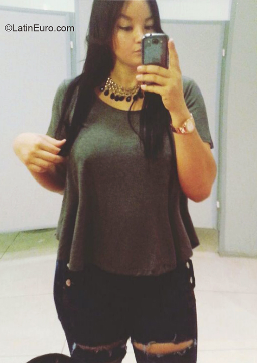 Date this beautiful Dominican Republic girl Amaia from Santo Domingo DO40339
