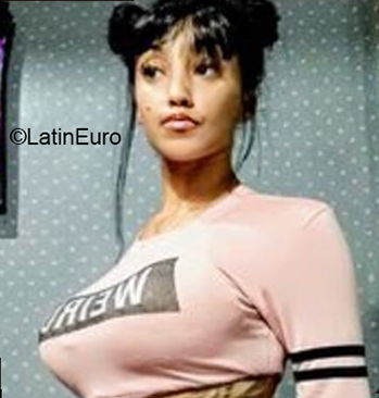 Date this tall United States girl Leiza from New York US21524