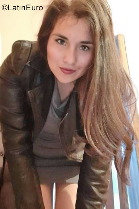 Date this funny Peru girl Vanesa from Cusco PE1942