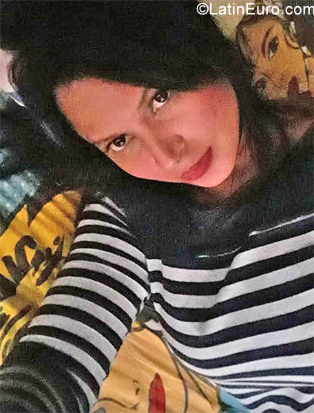 Date this attractive Colombia girl Kim from Medellin CO31105