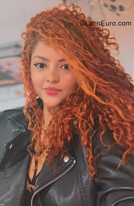 Date this exotic Colombia girl Mely from Cartagena CO33549