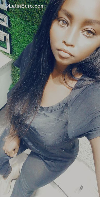 Date this good-looking Dominican Republic girl Flerida from Santo Domingo DO40402