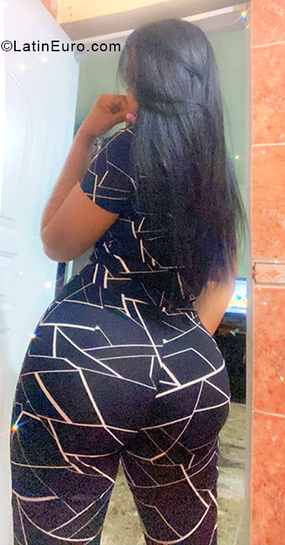 Date this exotic Dominican Republic girl Vanessa from Santo Domingo DO40404