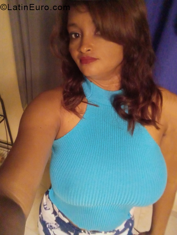 Date this nice looking Dominican Republic girl Migdalia from Santo Domingo DO40406