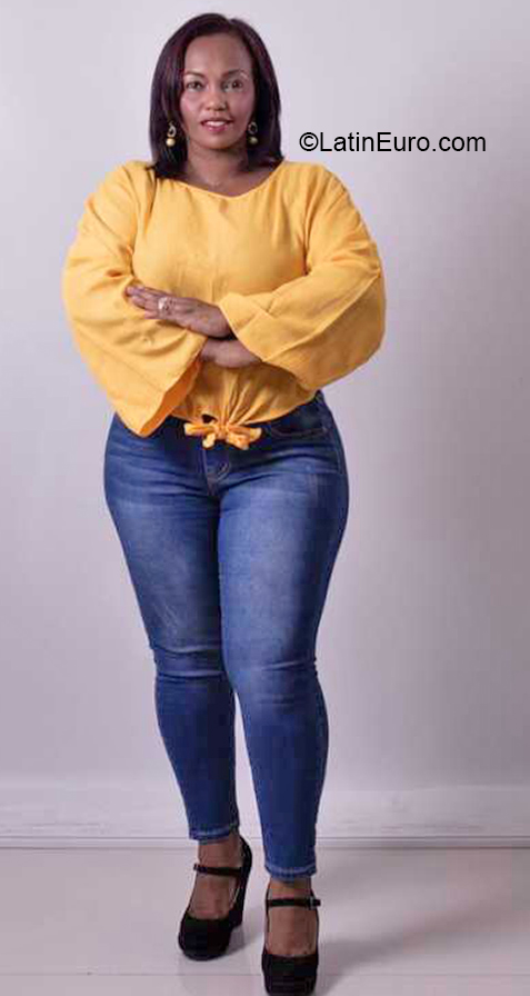 Date this charming Dominican Republic girl Alfonsina from Santiago De Los Caballeros DO40681