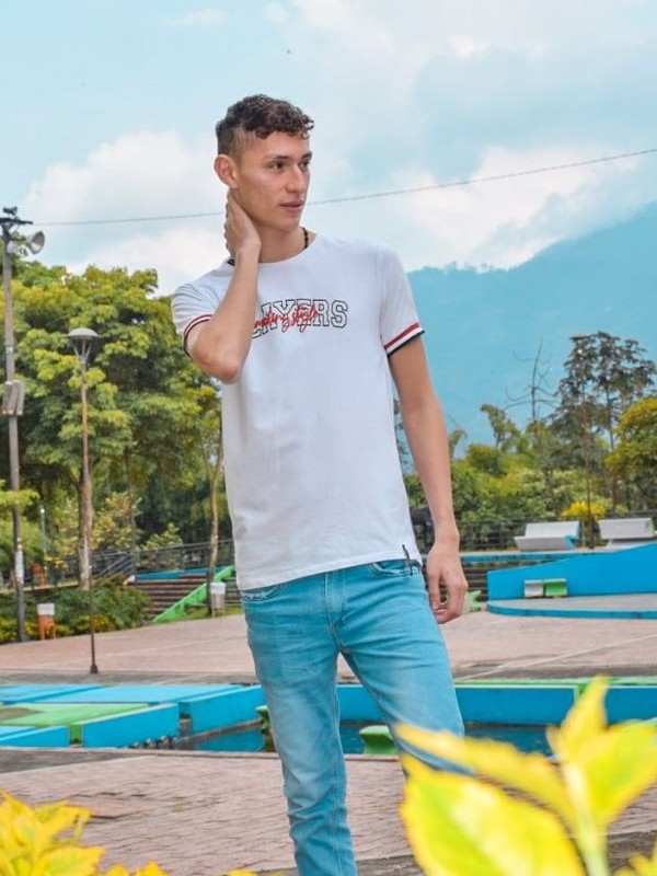 Date this charming United States man Eliot from Ibague US21531