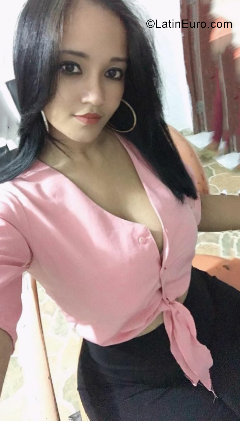 Date this beautiful Dominican Republic girl Fina from Santiago De Lo Caballero DO40444