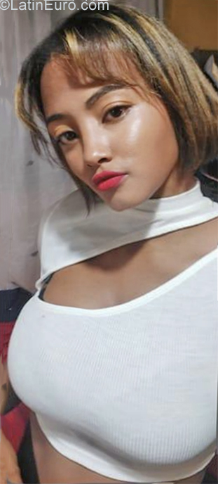 Date this sensual Dominican Republic girl Lorena from Santo Domingo DO40455