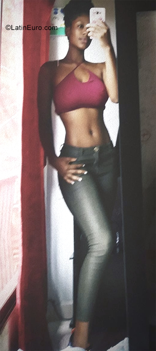 Date this tall Colombia girl Aricela from Medellin CO31190